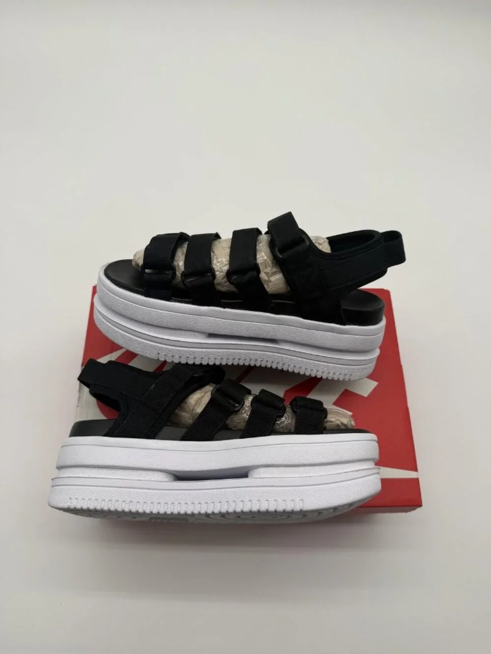 New Nike Icon Classic Sandal Women's Size 6 Black White Platform DH0224 001